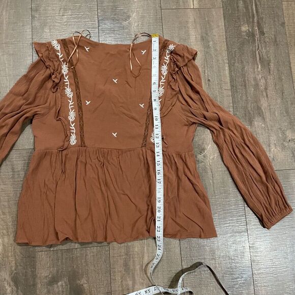 In Loom Women's Boho Peasant Top Size M - Brown with Embroidered Floral Design - Picture 11 of 12